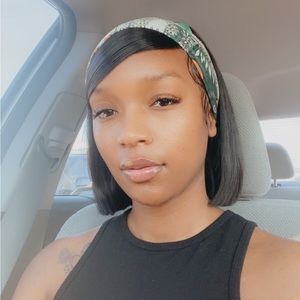 Meet your Posher, Uniqua